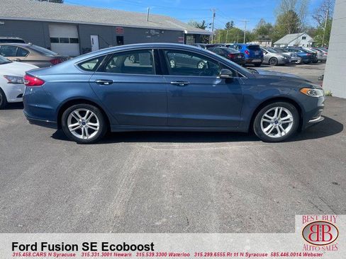 Used 2018 Ford Fusion SE image 2