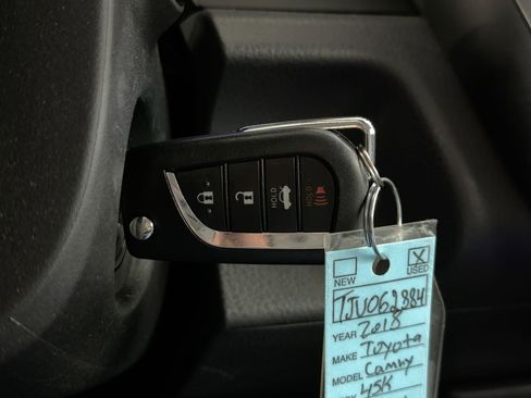 Used 2018 Toyota Camry LE image 22