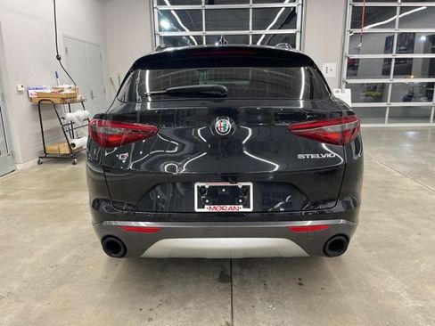 Used 2022 Alfa Romeo Stelvio Ti image 5