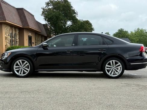 Used 2019 Volkswagen Passat 2.0T Wolfsburg w/ Wheels & Sunroof Package FWD image 2