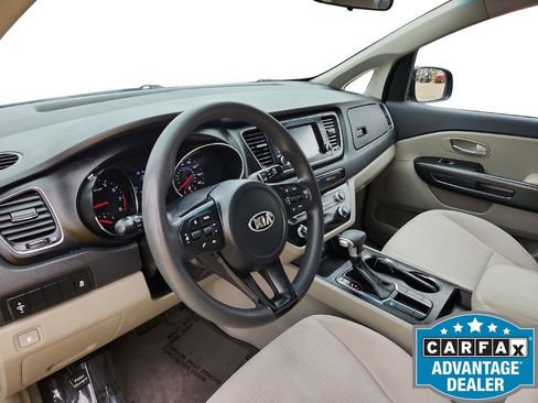 Used 2020 Kia Sedona LX image 9