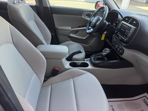Used 2023 Kia Soul LX FWD image 18