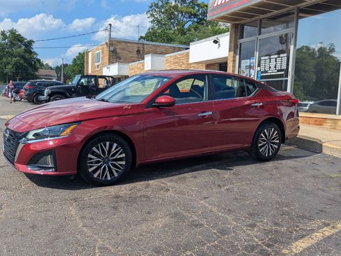 Used 2023 Nissan Altima 2.5 SV AWD/4WD image 4