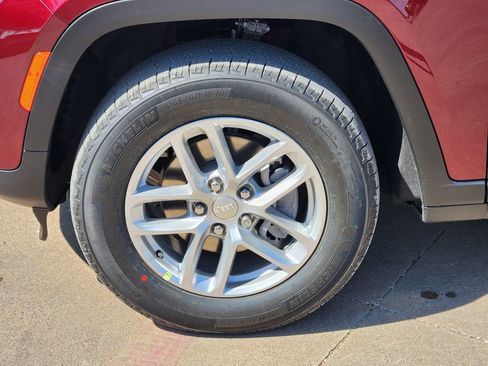 New 2026 Jeep Grand Cherokee Laredo image 6