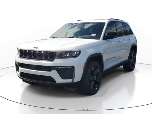 New 2026 Jeep Grand Cherokee Limited RWD image 2
