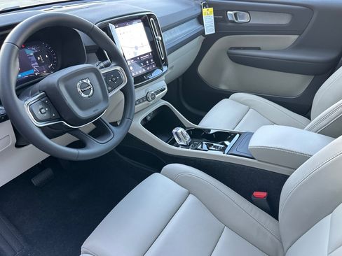 New 2026 Volvo XC40 B5 Ultra w/ Climate Package image 9