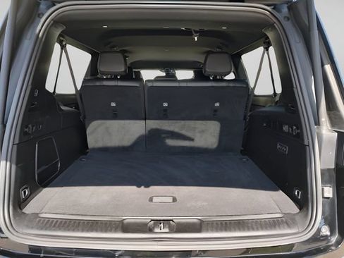 Certified 2024 Jeep Wagoneer L Series III w/ Flexible Seating Group AWD/4WD image 29