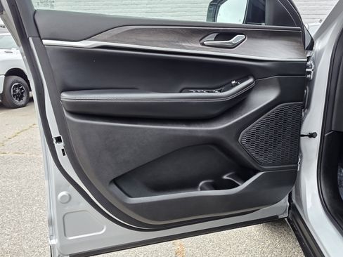 New 2026 Jeep Grand Cherokee Altitude RWD image 11