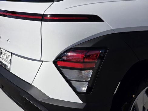 New 2026 Hyundai Kona SE image 7