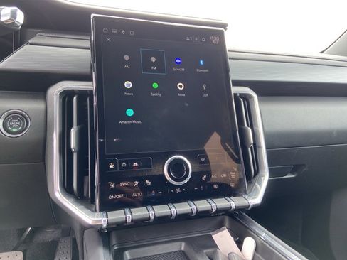 Used 2025 GMC Acadia Elevation image 37