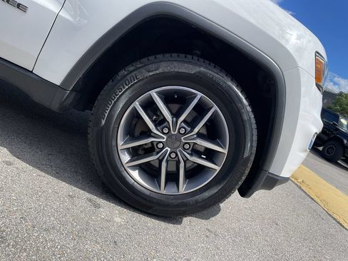 Used 2020 Jeep Grand Cherokee Limited AWD/4WD image 11