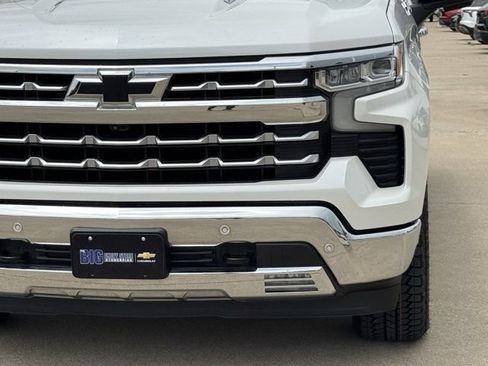 Used 2023 Chevrolet Silverado 1500 LTZ w/ Technology Package AWD/4WD image 9