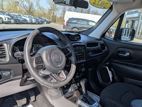 Used 2022 Jeep Renegade Latitude AWD/4WD image 15