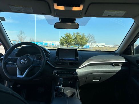 Used 2025 Nissan Altima 2.5 SV image 32