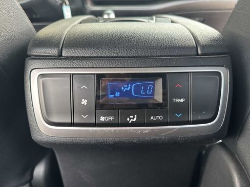 Used 2019 Toyota Highlander Plus AWD/4WD image 32