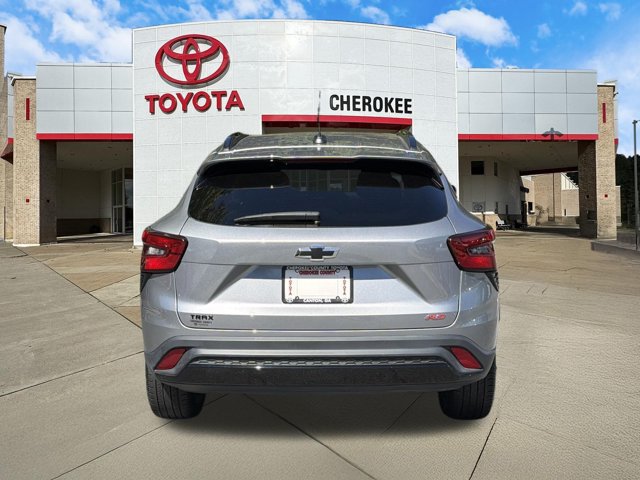 Used 2025 Chevrolet Trax RS w/ Sunroof Package FWD image 6