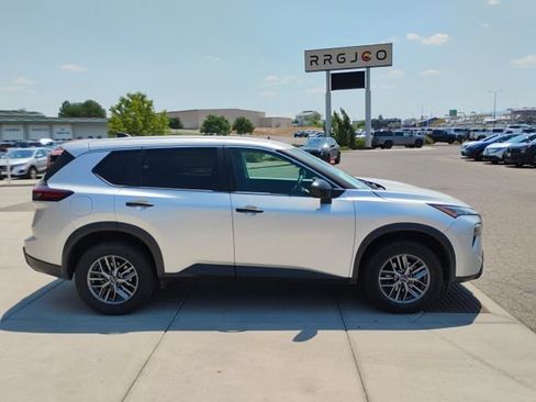 Used 2024 Nissan Rogue S AWD/4WD image 4