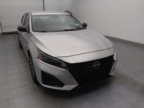 Used 2024 Nissan Altima 2.5 SV image 14