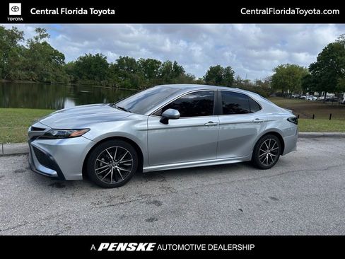 Used 2021 Toyota Camry SE image 1