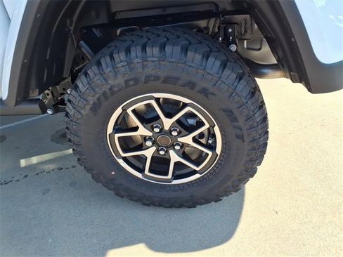 New 2025 Jeep Gladiator Rubicon image 19