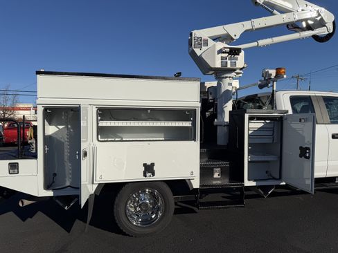 Used 2017 Ford F550 4x4 SuperCab Super Duty image 5