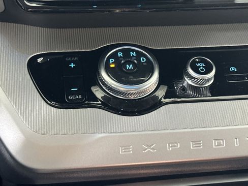 New 2025 Ford Expedition Active image 31
