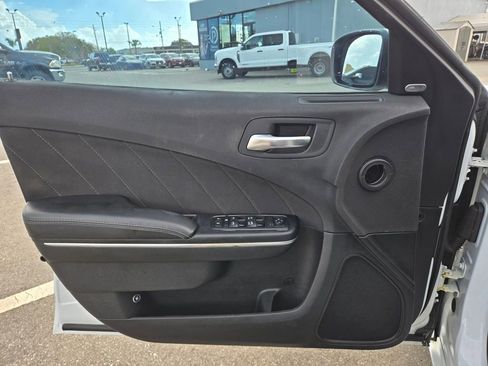 Used 2016 Dodge Charger SXT image 18