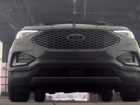Used 2023 Ford Edge SEL w/ Convenience Package AWD/4WD image 3