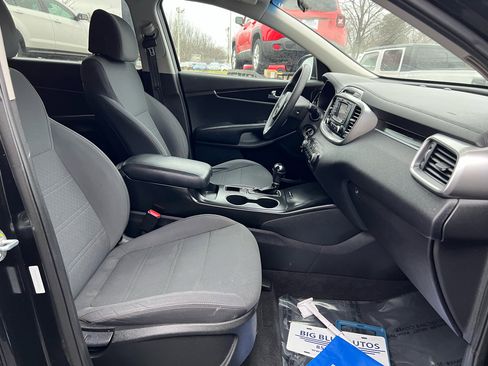 Used 2017 Kia Sorento LX image 16