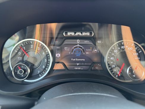 Used 2025 RAM 1500 Laramie AWD/4WD image 18