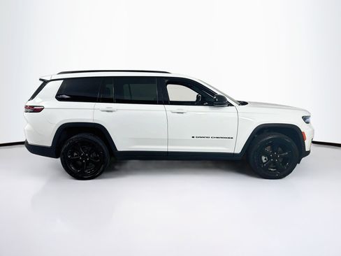 Used 2023 Jeep Grand Cherokee L Laredo RWD image 4