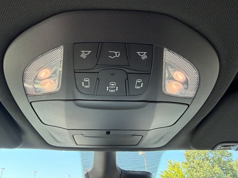 Used 2023 Chrysler Pacifica Touring-L w/ S Appearance Package FWD image 34