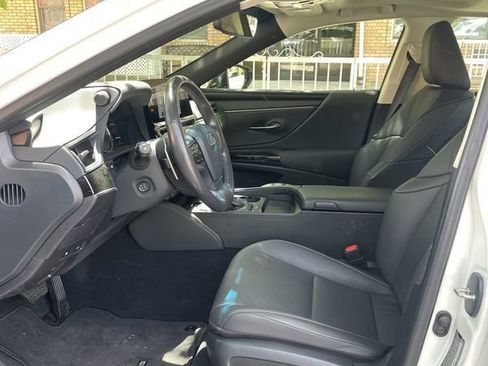 Used 2024 Lexus ES 350 w/ Premium Package FWD image 3