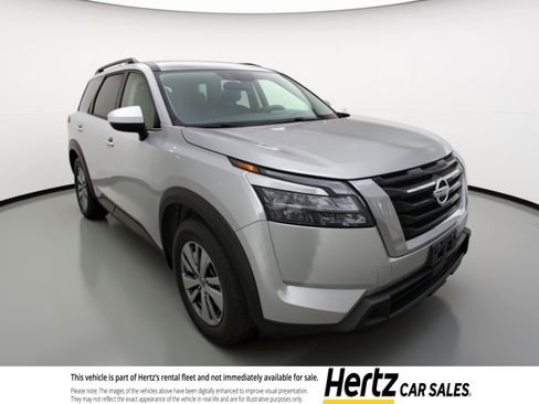 Used 2025 Nissan Pathfinder SV image 1