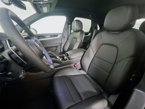 New 2026 Porsche Cayenne Base image 5
