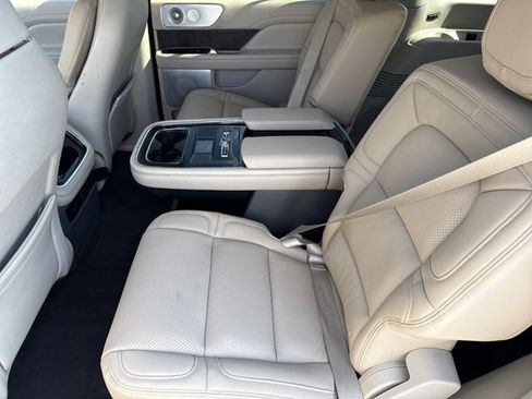 Used 2019 Lincoln Navigator Reserve image 15