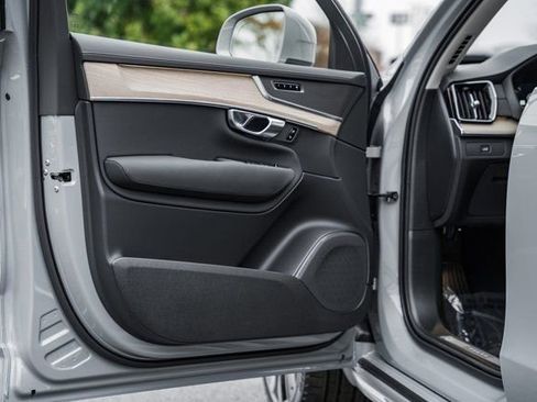 New 2026 Volvo XC90 B6 Plus w/ Protection Package Premier image 35