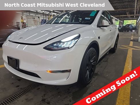 Used 2023 Tesla Model Y Long Range AWD/4WD image 1