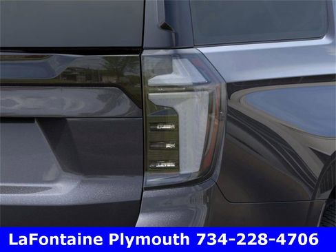 New 2025 Chevrolet Suburban Premier image 11