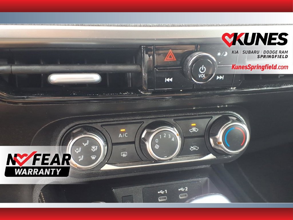 Used 2025 Nissan Kicks SV AWD/4WD image 13