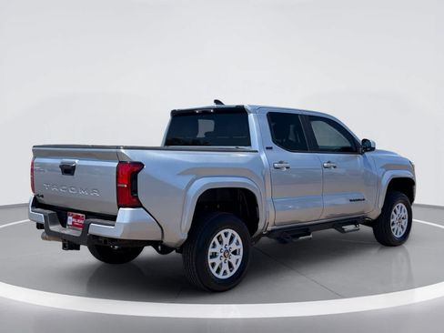 Used 2025 Toyota Tacoma SR5 AWD/4WD image 4