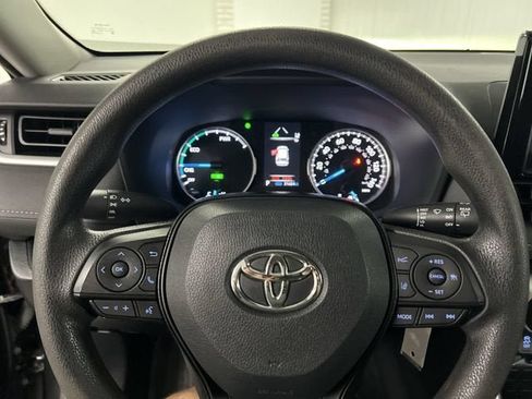 Used 2020 Toyota RAV4 LE AWD/4WD image 11