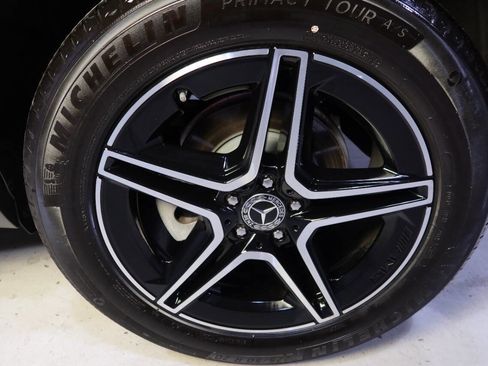 Used 2022 Mercedes-Benz GLE 350 4MATIC w/ AMG Line Exterior image 39