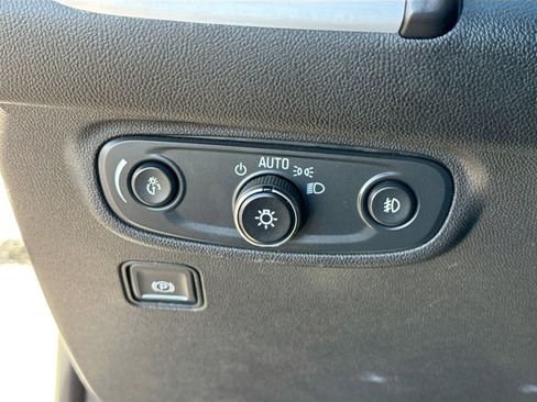 Used 2024 GMC Terrain SLT image 35