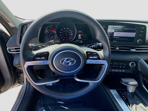 Used 2023 Hyundai Elantra SEL FWD image 8