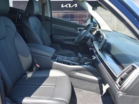 New 2025 Kia Sorento S image 12