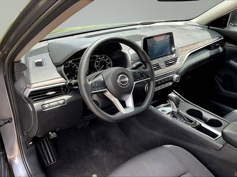Used 2025 Nissan Altima 2.5 SV FWD image 16