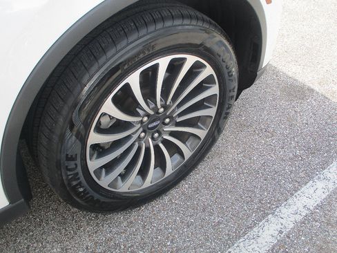 Used 2023 Lincoln Aviator Reserve w/ Elements Package Plus AWD/4WD image 25