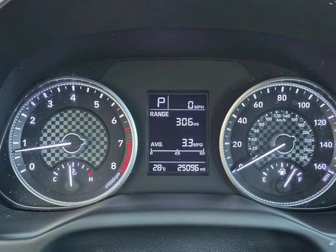 Used 2019 Hyundai Elantra SE FWD image 4
