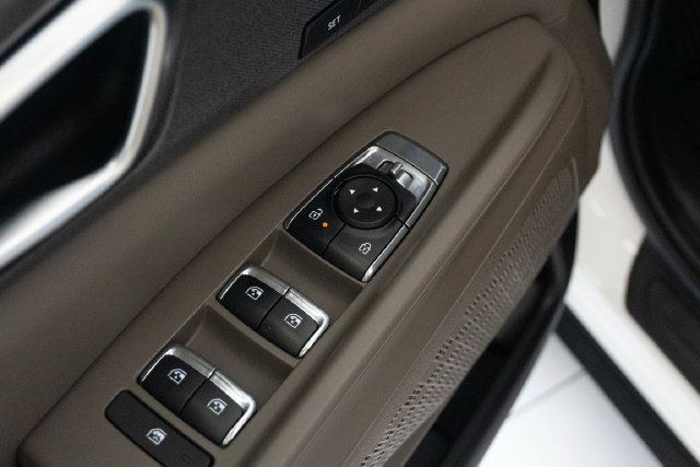 Used 2026 Kia Carnival EX FWD image 16